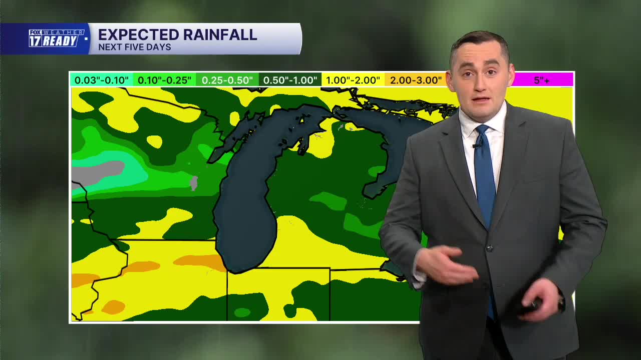 Tonight's Forecast: Mild weather sticks around to start the week