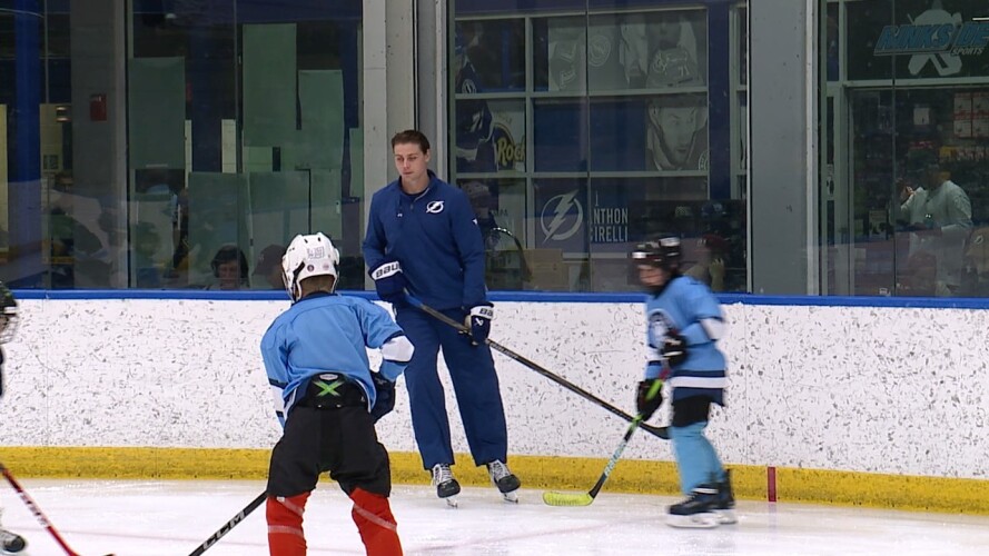 Emil Lilleberg makes surprise visit to Lightning youth hockey camp